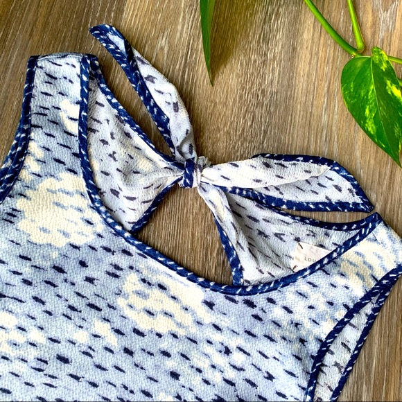 Lou & Grey sleeveless blouse, cloud/sky pattern, size Medium - Picture 3 of 7